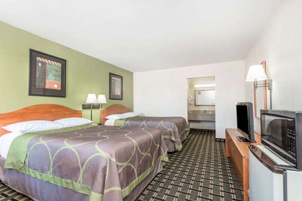  - Super 8 Motel Forsyth - I-75, Exit 186