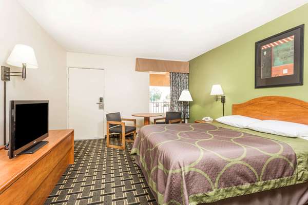  - Super 8 Motel Forsyth - I-75, Exit 186