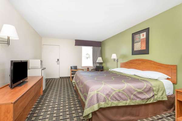  - Super 8 Motel Forsyth - I-75, Exit 186