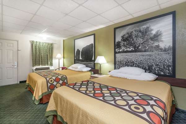  - Super 8 Motel Fredericksburg