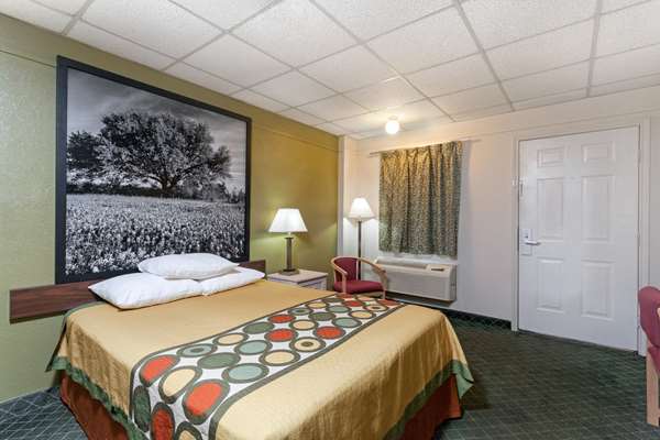  - Super 8 Motel Fredericksburg