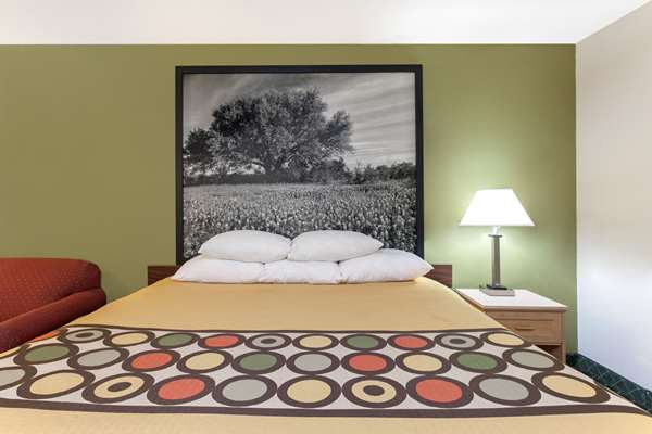  - Super 8 Motel Fredericksburg