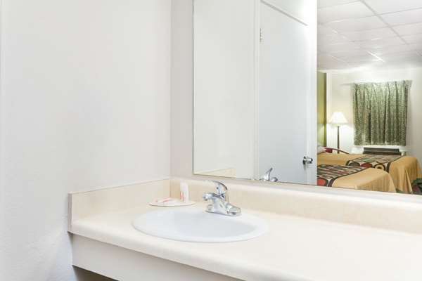  - Super 8 Motel Fredericksburg