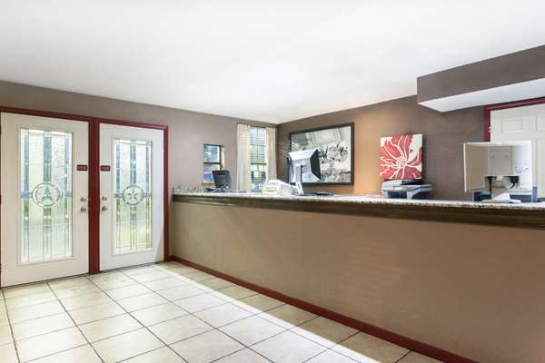  - Super 8 Motel Fredericksburg