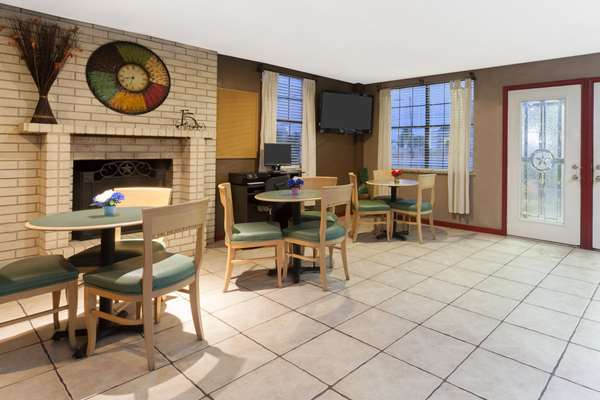  - Super 8 Motel Fredericksburg