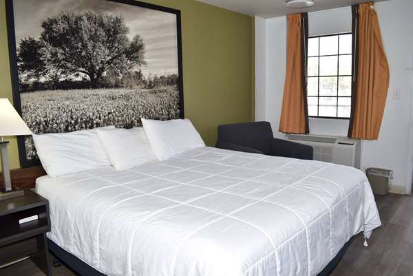  - Super 8 Motel Fredericksburg