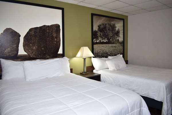  - Super 8 Motel Fredericksburg