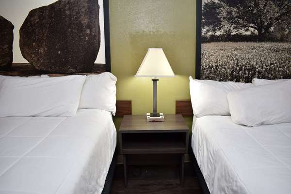  - Super 8 Motel Fredericksburg