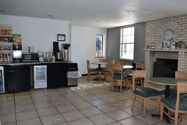  - Super 8 Motel Fredericksburg