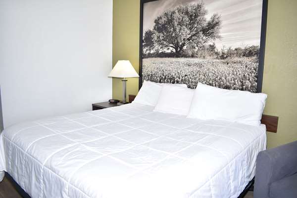  - Super 8 Motel Fredericksburg