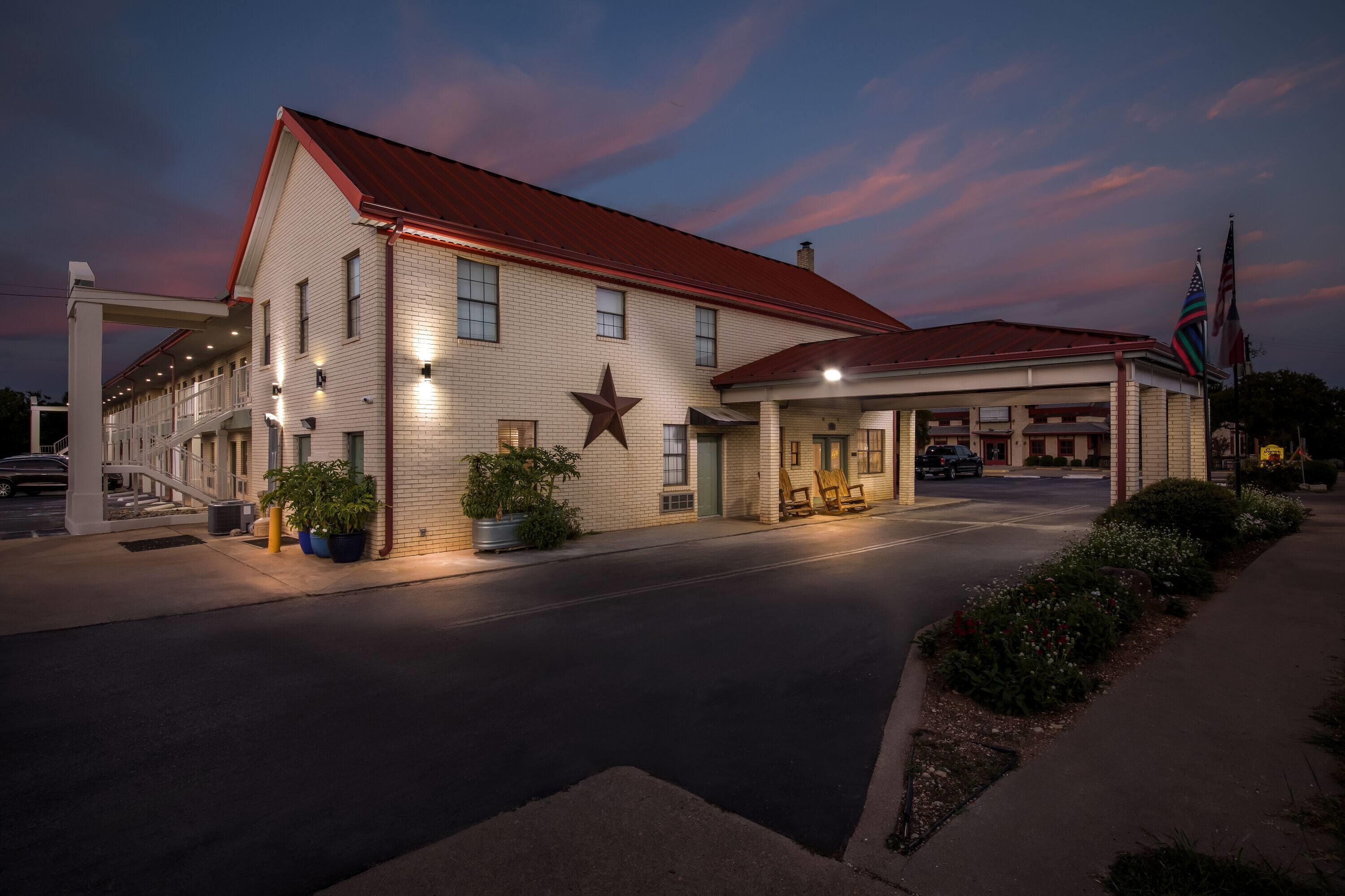 Exterior | Super 8 by Wyndham Fredericksburg