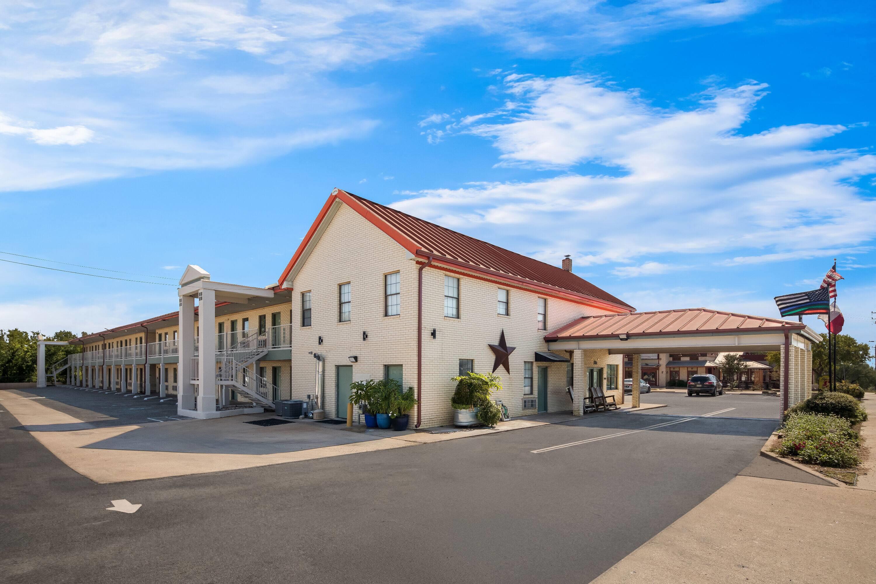 Exterior | Super 8 by Wyndham Fredericksburg