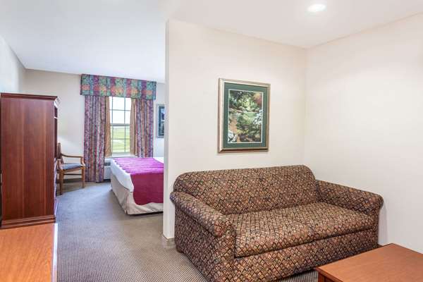 Suite - Ramada Inn Sparta - I-71, Exit 57