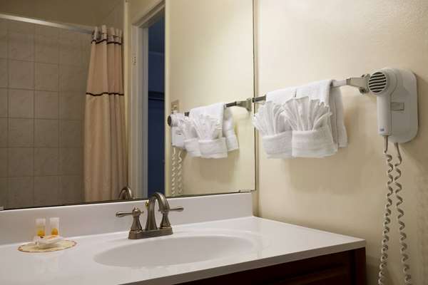  - Days Inn Balboa Park San Diego - I-5, Exits 16 & 16B