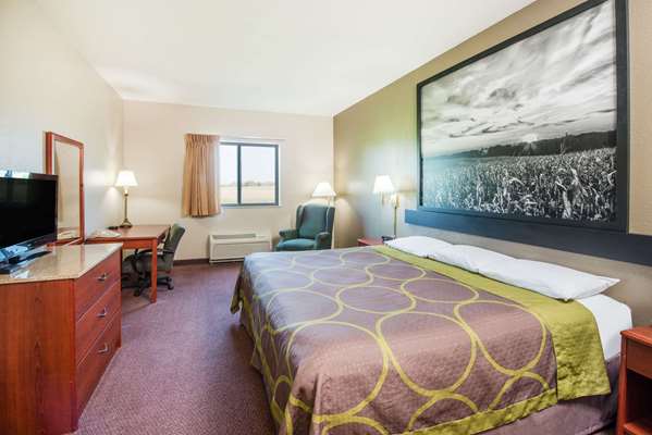  - Super 8 Hotel Iola