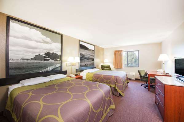  - Super 8 Hotel Iola