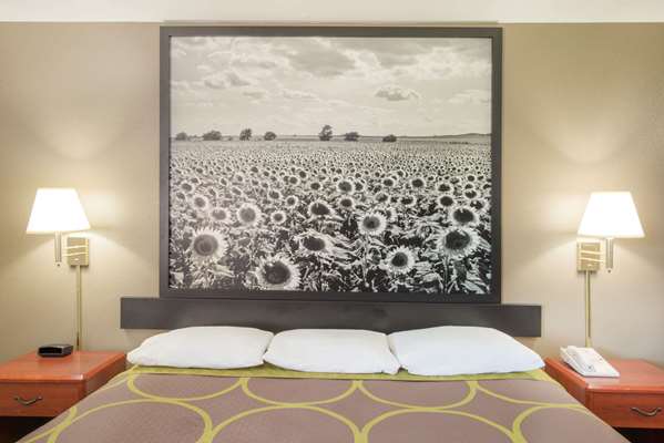 Suite - Super 8 Hotel Iola