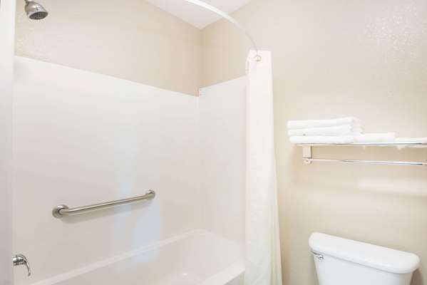  - Super 8 Hotel Iola