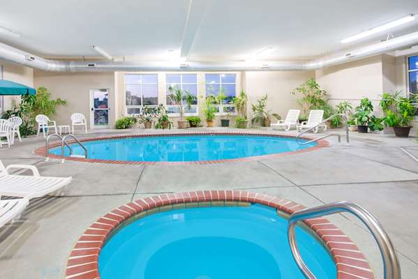Pool - Super 8 Hotel Iola