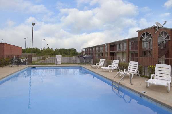 Pool - Days Inn Jonesboro