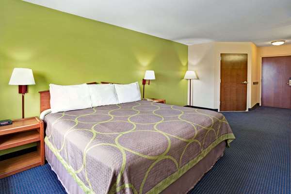  - Super 8 Hotel Expo Center Area Louisville - I-65, Exit 132