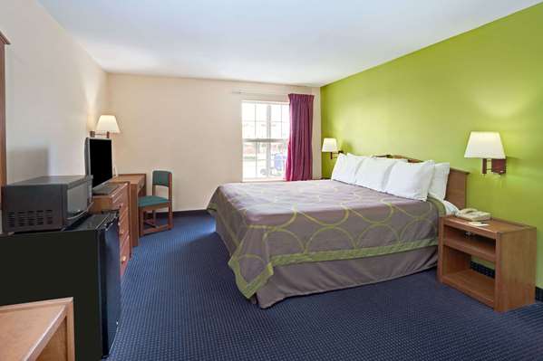  - Super 8 Hotel Expo Center Area Louisville - I-65, Exit 132
