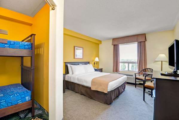 Suite - Super 8 Hotel Barrie