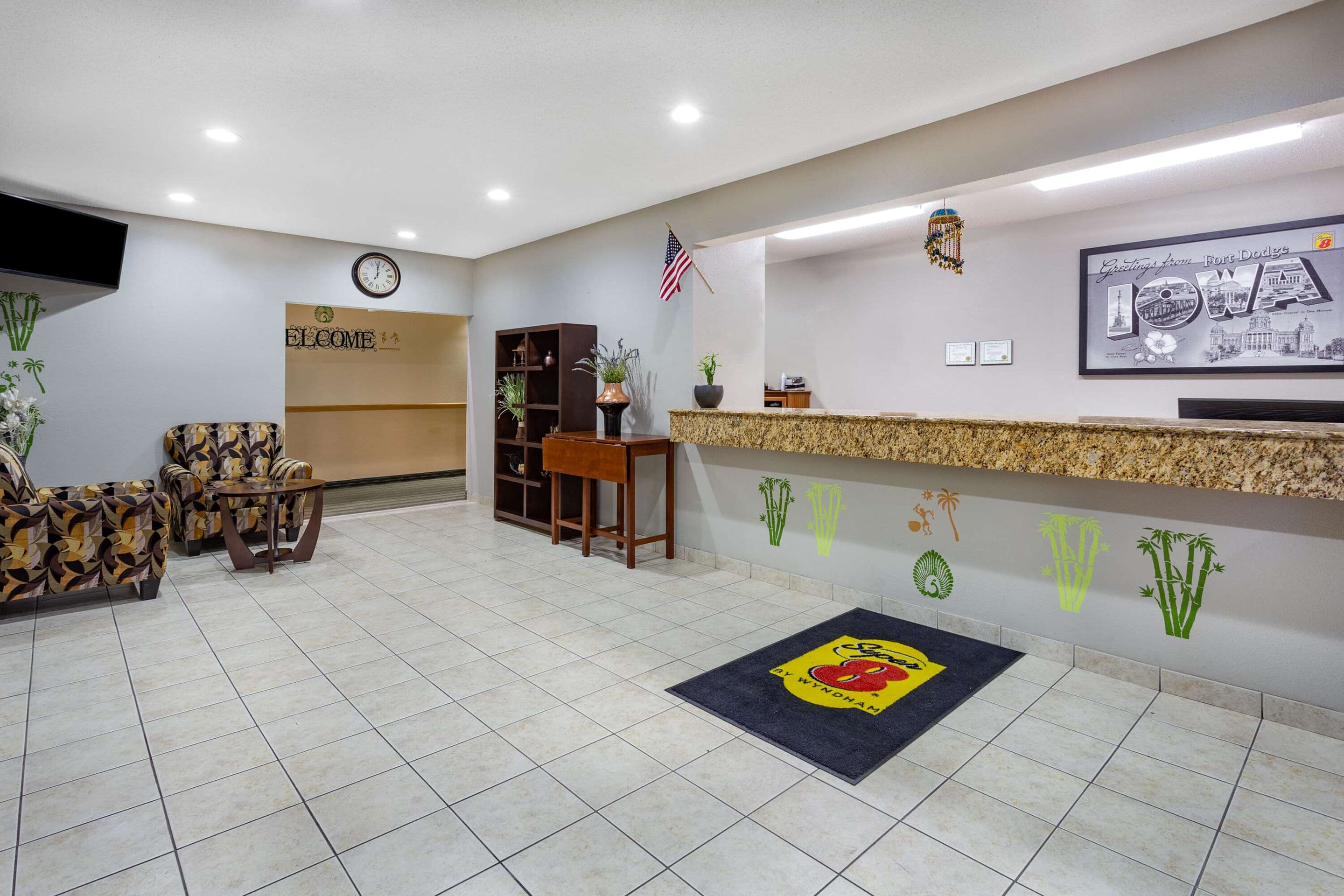 Lobby | Super 8 by Wyndham Fort Dodge IA