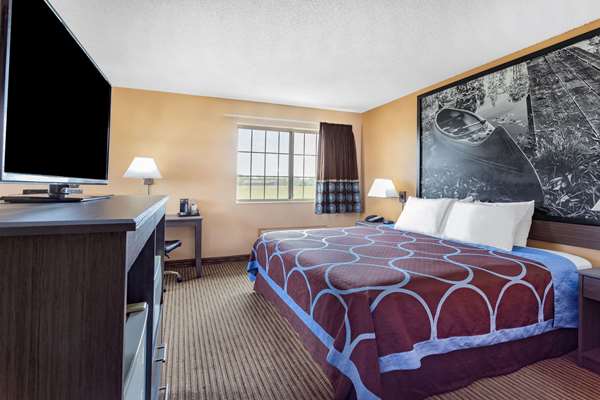 Suite - Super 8 Hotel Fort Dodge