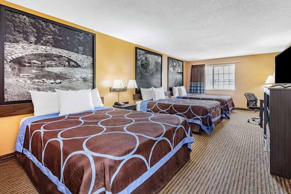 Suite - Super 8 Hotel Fort Dodge