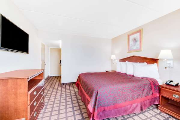  - Days Inn & Suites Laredo - I-35, Exit 4