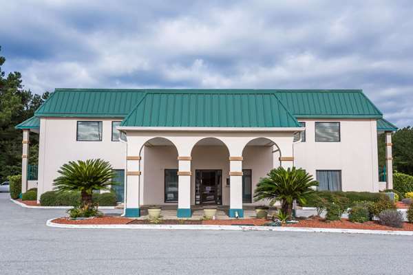 Exterior view - Days Inn Summerton - I-95, Exit 108