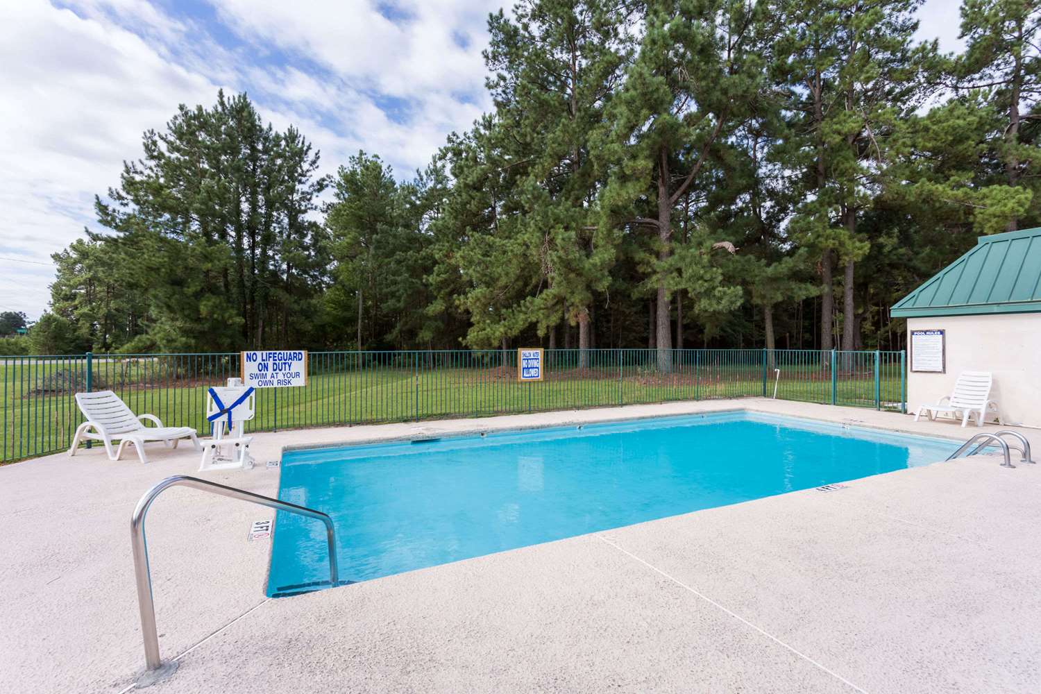 Days Inn Summerton I95, Exit 108, SC See Discounts