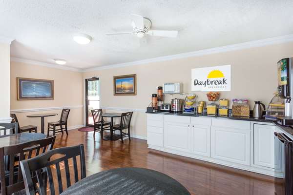  - Days Inn Summerton - I-95, Exit 108