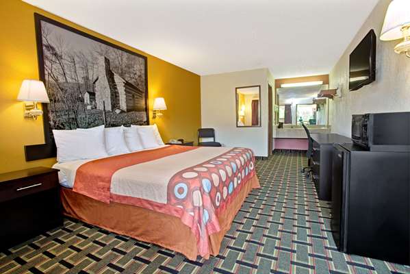 Suite - Super 8 Hotel Springdale - I-275, Exit 41