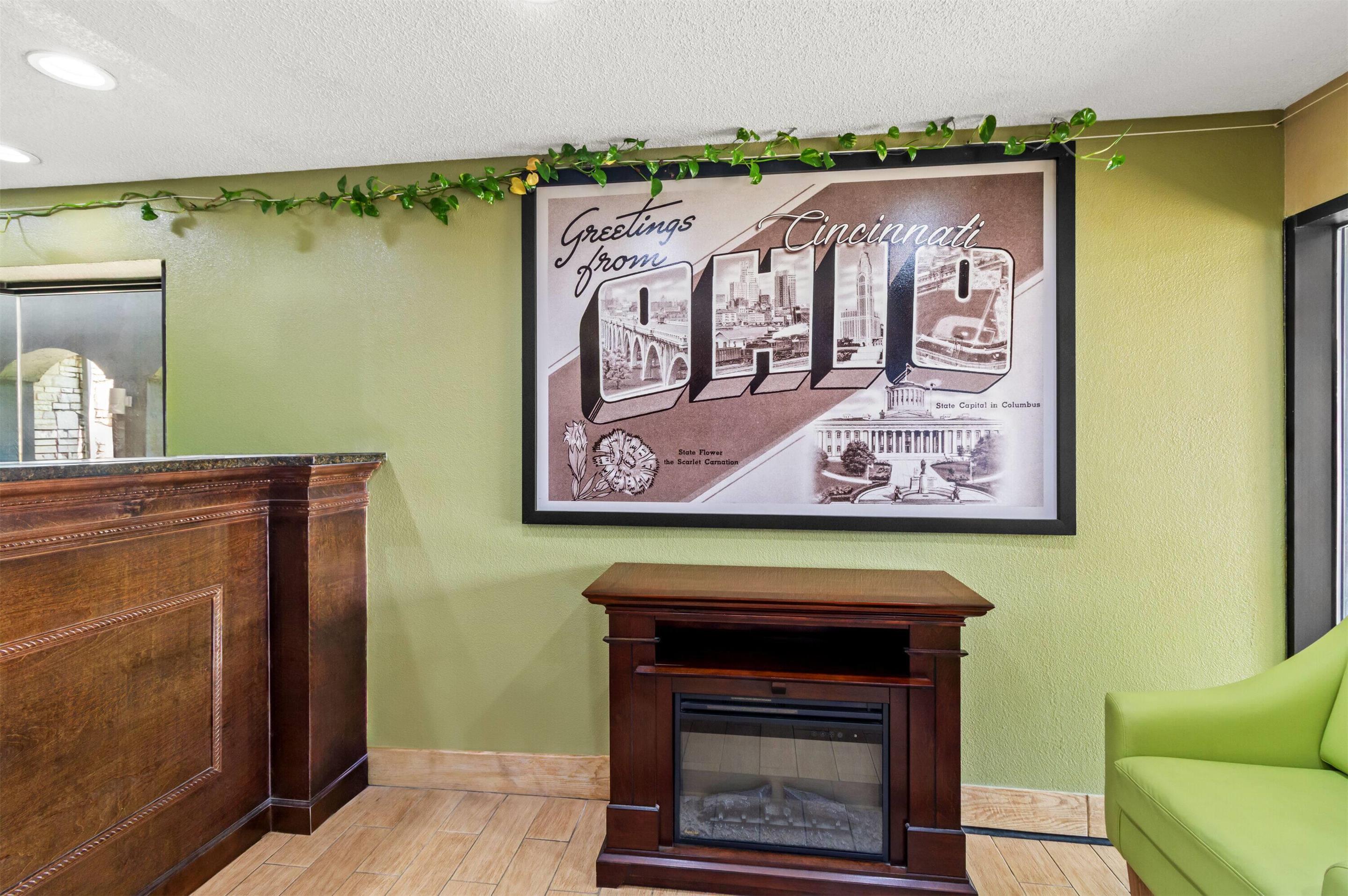Lobby | Super 8 by Wyndham Cincinnati OH