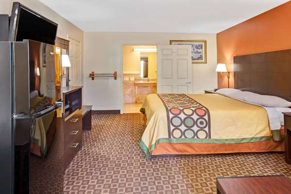  - Super 8 Motel Mont Belvieu Area Baytown - I-10, Exit 797 & 798