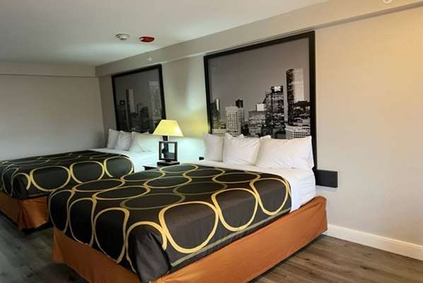  - Super 8 Motel Mont Belvieu Area Baytown - I-10, Exit 797 & 798