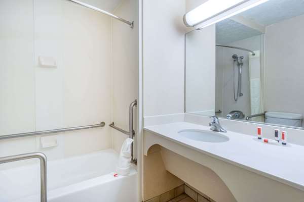  - Days Inn Airport Columbus