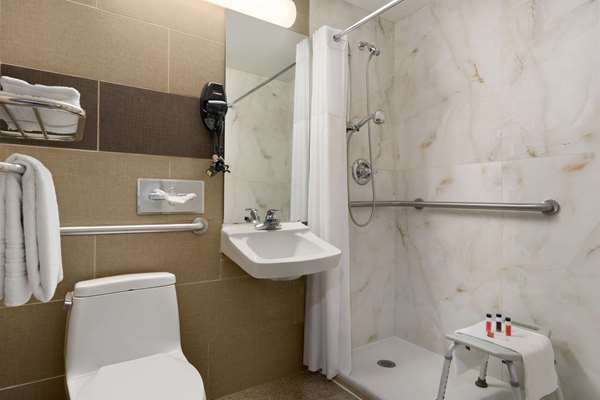  - Days Inn Brooklyn Heights