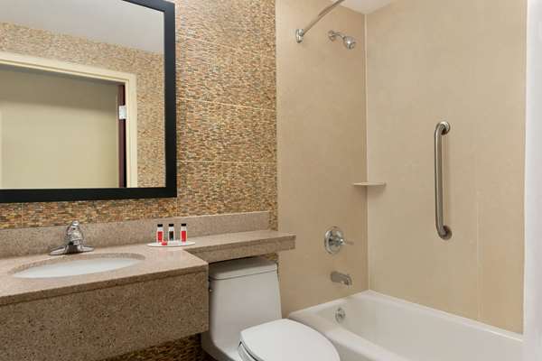  - Days Inn Brooklyn Heights