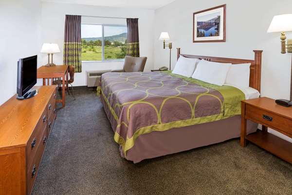  - Super 8 Hotel Medford - I-5, Exit 33