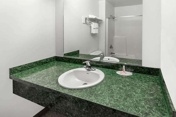  - Super 8 Hotel Medford - I-5, Exit 33