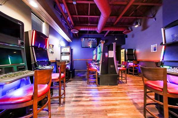 Bar - Howard Johnson Inn Winnipeg