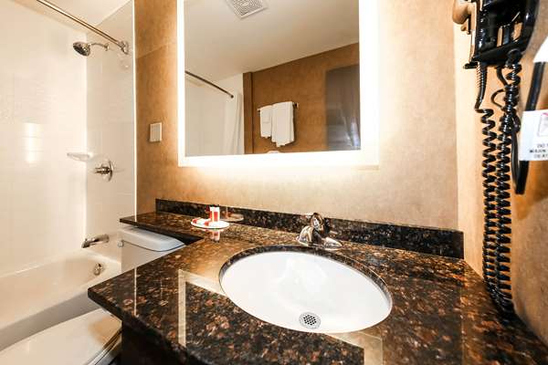  - Howard Johnson Inn Winnipeg