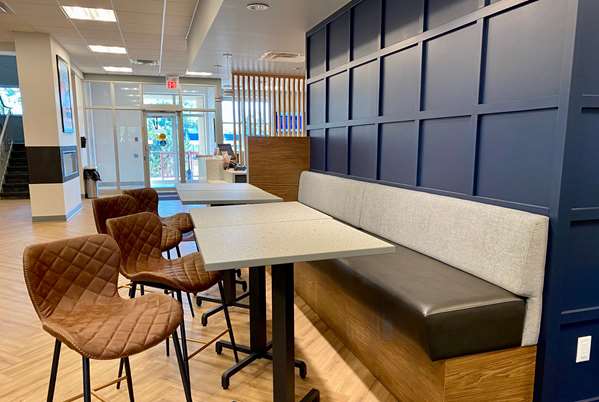  - Howard Johnson Inn Winnipeg