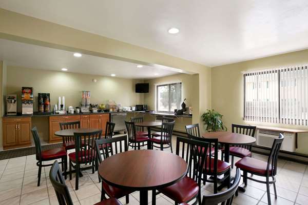 Restaurant - Super 8 Hotel Campus Area Eau Claire