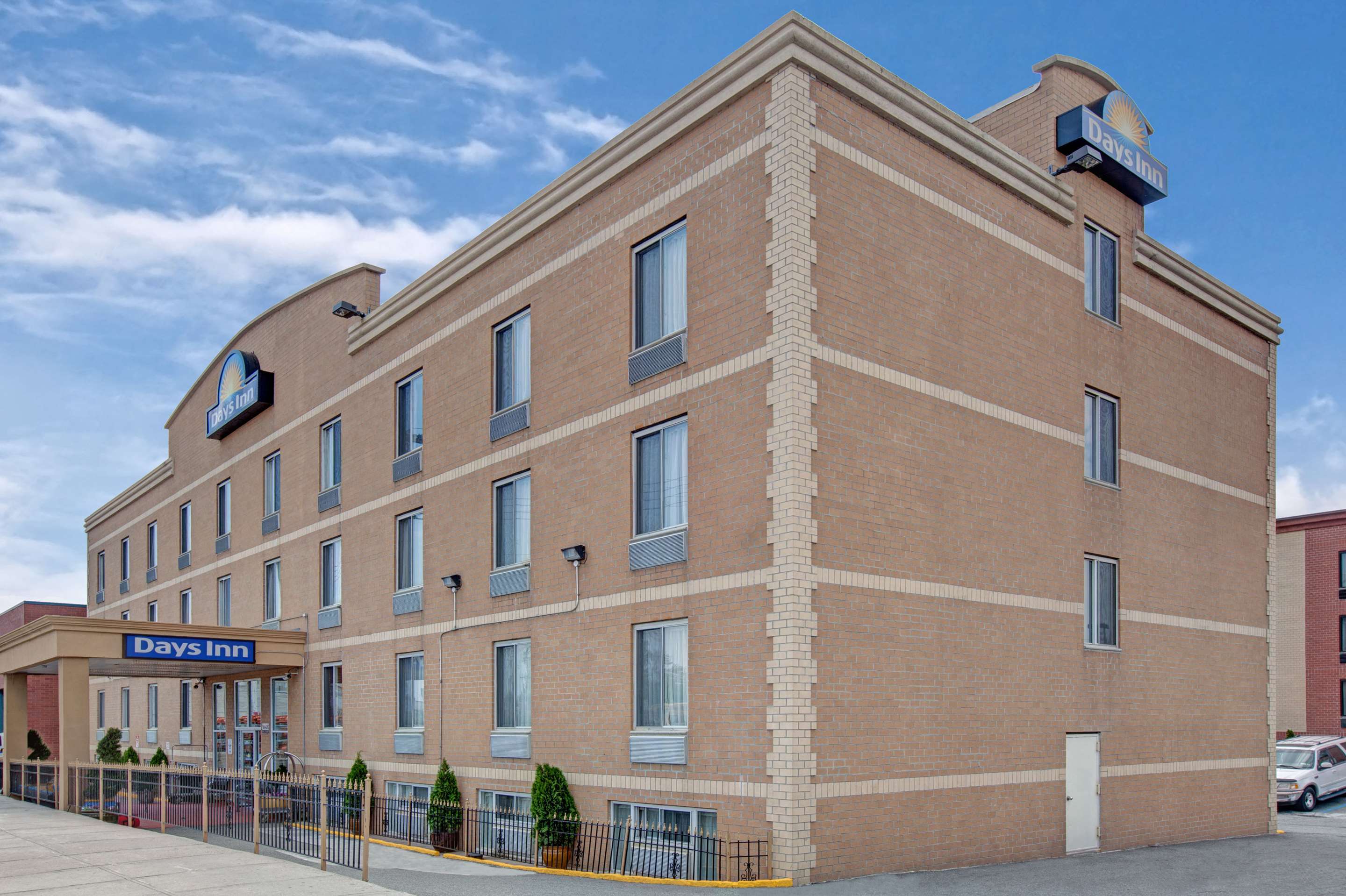 Welcome to the Days Inn Jamaica | Days Inn by Wyndham Jamaica / JFK Airport