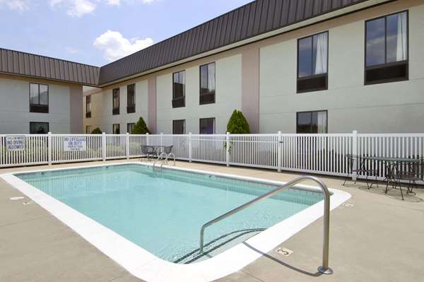 Pool - Ramada Limited Hotel Columbia - I-20, Exit 65