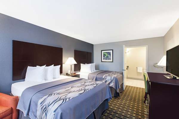  - Days Inn Ennis - I-45, Exit 251